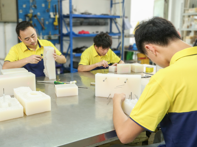 vacuum-casting-factory-2